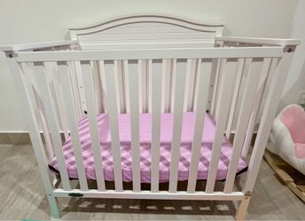 Mini Crib with mattress