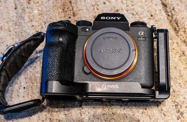 Sony A7RV (A7R5) w/RRS L plate -6750 activations