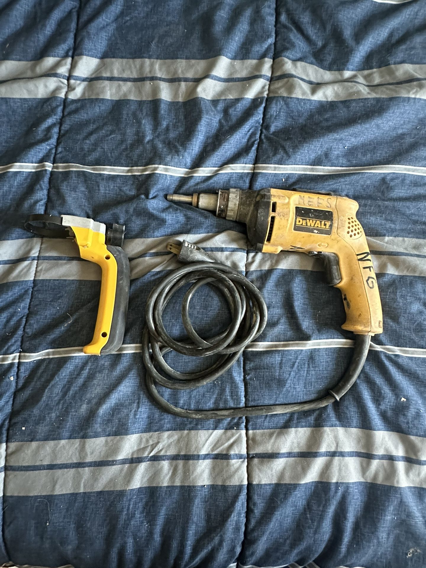 1 LEFT DEWALT VSR Drywall Screwdrivers #DW252