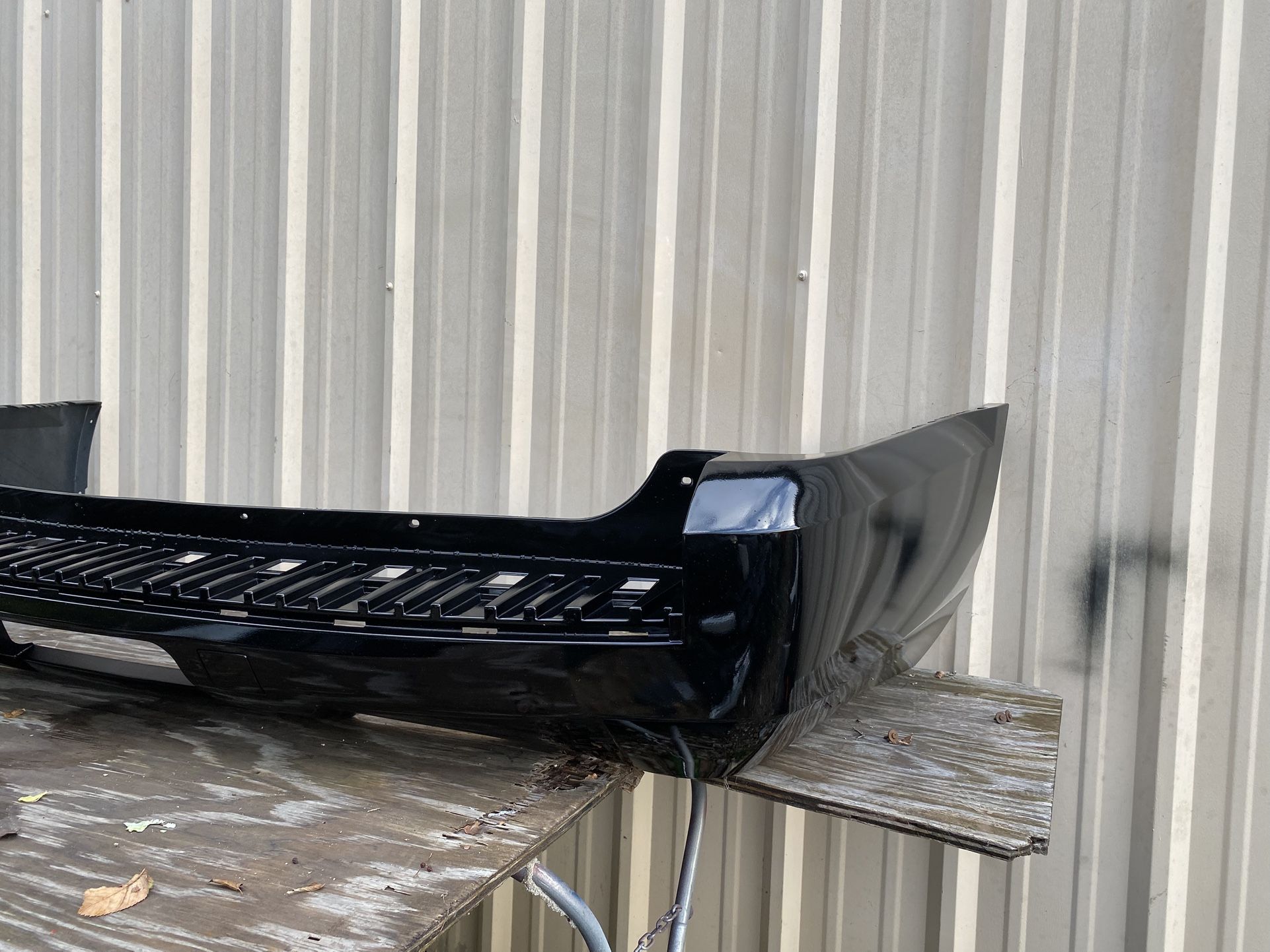 2007-2013 Chevy  Suburban Rear Bumper Good Condition Pain Color Black 