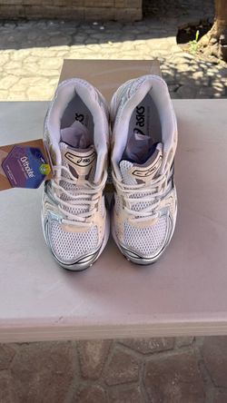 NEW ASICS Running Sneakers White Silver size 10(men) 11.5(women’s )