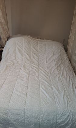 White Quilted Bedspread Comforter