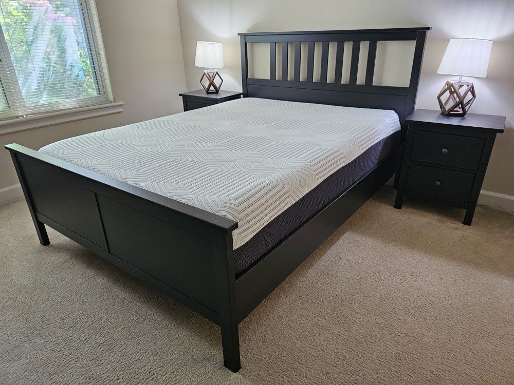 NEW, Open Box, Never Used, 5-Piece Bedroom Set (Includes Lamps AND Queen Size Memory Foam Mattress) * Se Habla Español