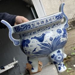 antique Chinese flower pot - beautiful blue and white fishies hand painted! very detail and heavy.  perfect condition 