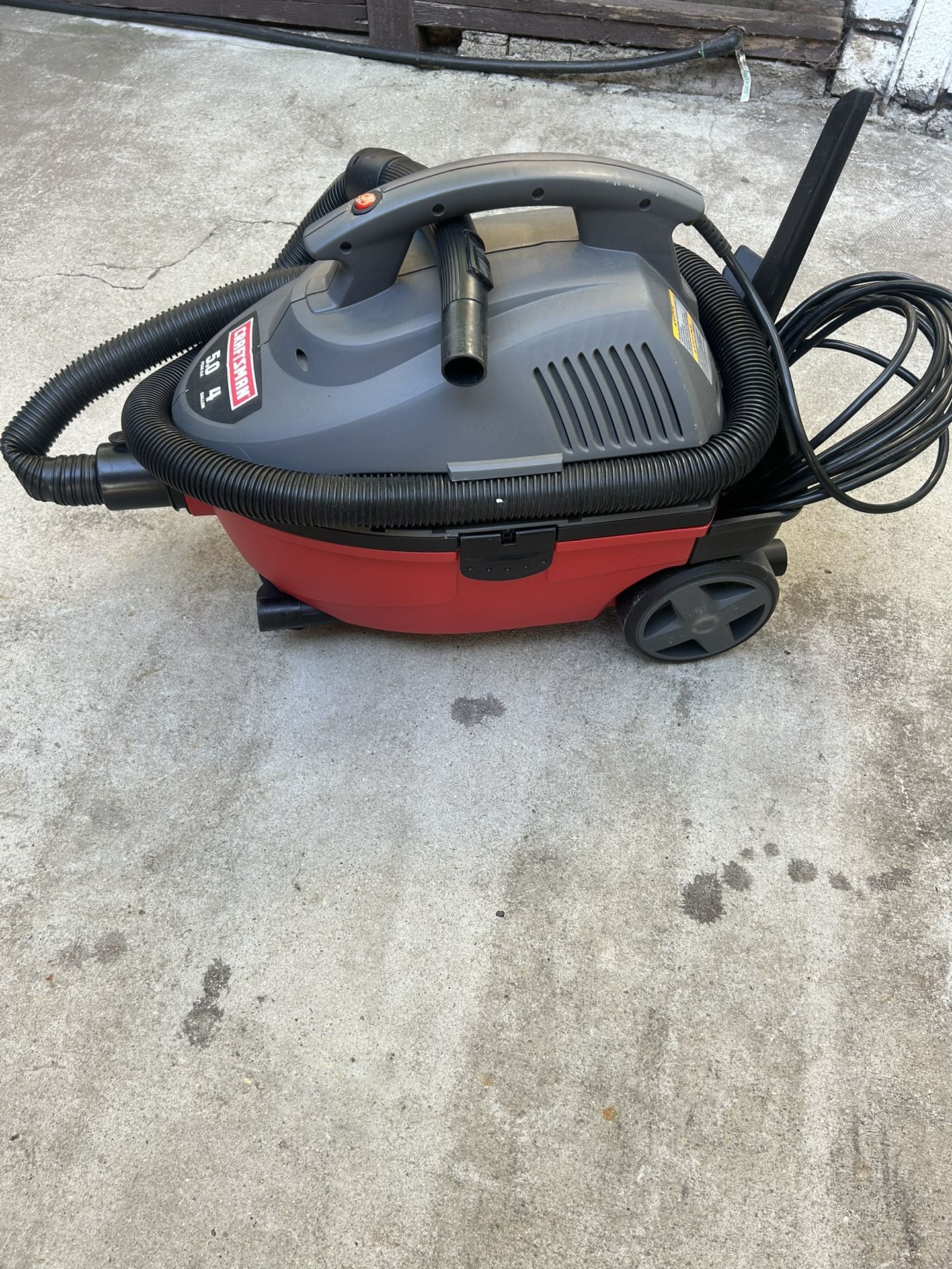 shop vac craftsman 5.0 peak hp wet/dry vac with attachments