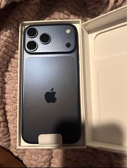 iPhone 17pm blue