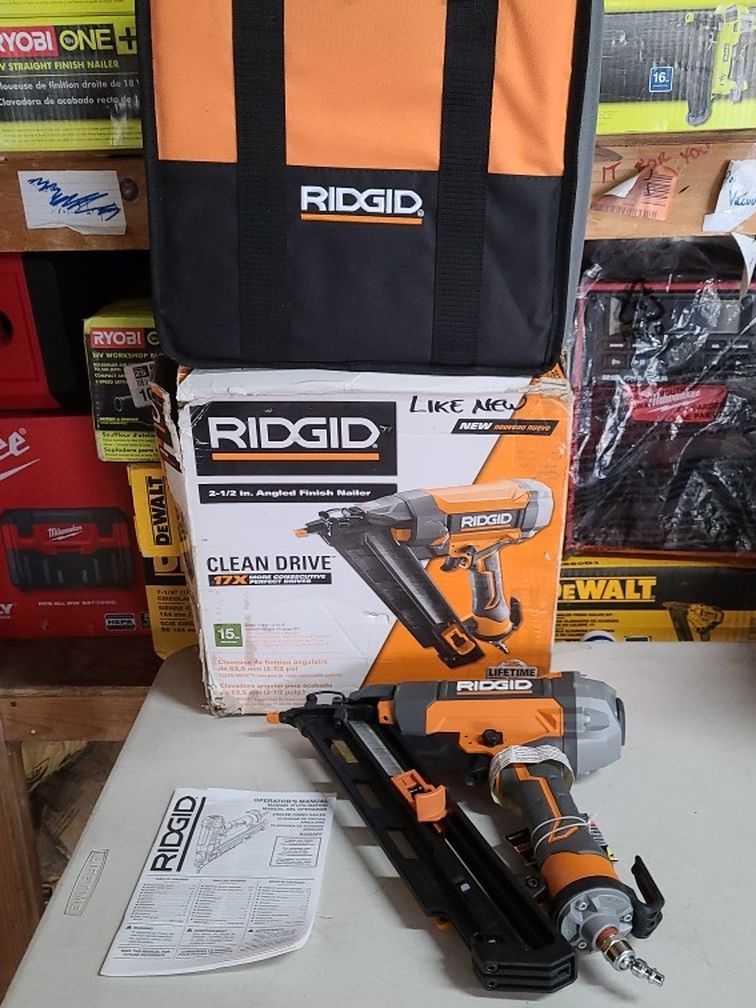 RIDGID 15-Gauge 2-1/2 in. Angled Finish Nailer with CLEAN DRIVE Technology, Tool Bag, and Sample Nails