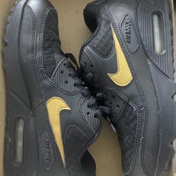 Nike Air Max 90  Size 6