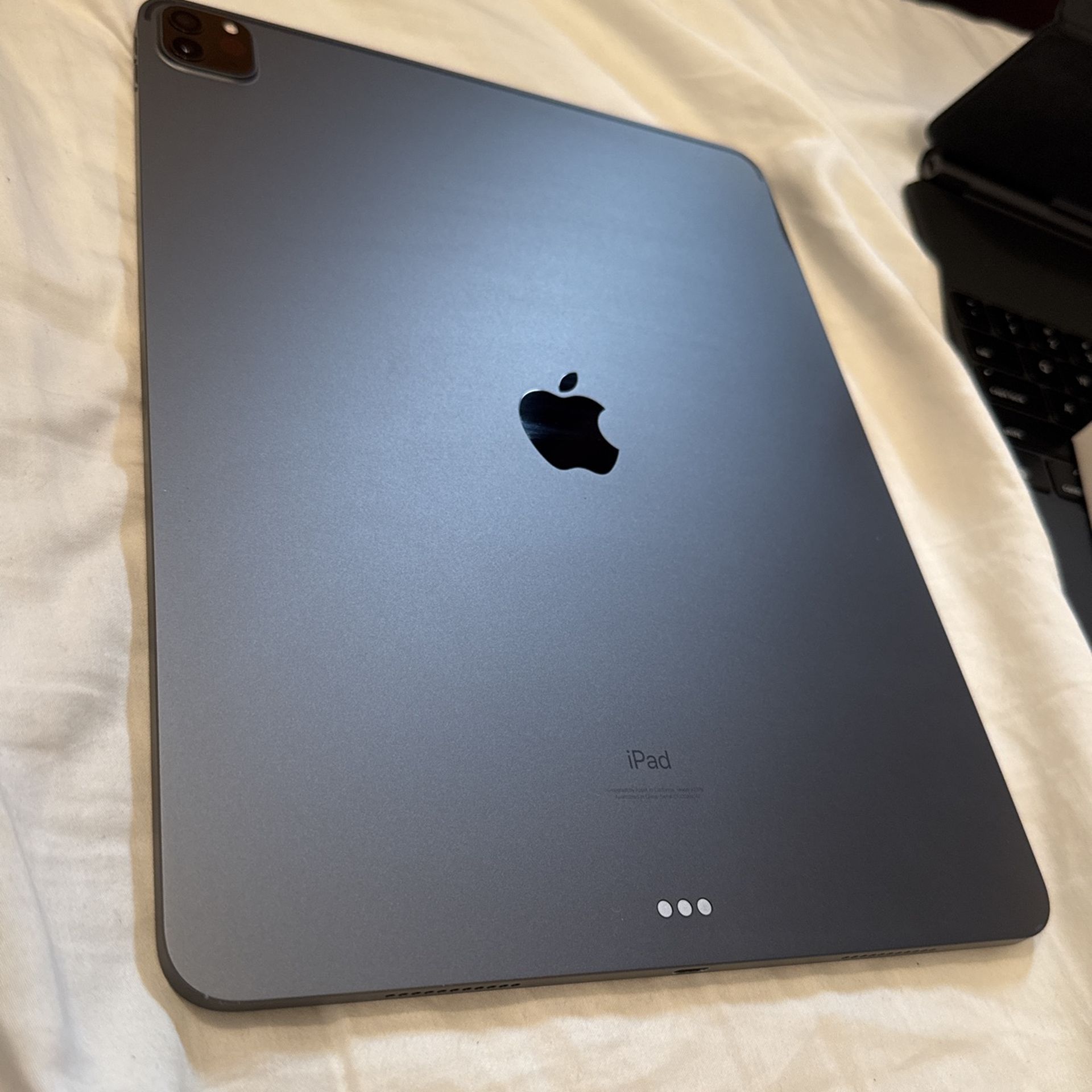 iPad Pro (12.9-inch) (5th generation)