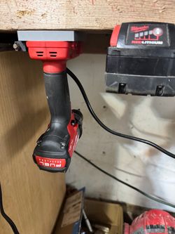 Milwaukee m18 holder
