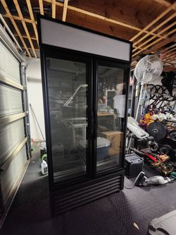 Glass Door Merchandiser: True GDM-35-HC TSL01