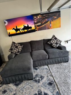 * Like New * Ashley Furniture 2pc Modular gray sectional sofa ( Free Delivery )