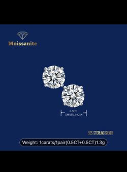  Moissanite Stud Earrings 