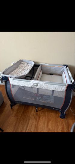 Graco pack and play with changing station