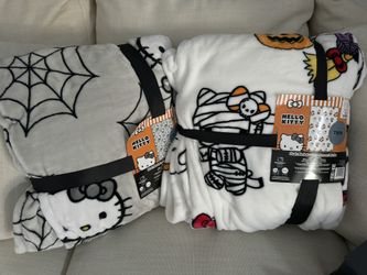 Hello Kitty Halloween Blanket Bundle 
