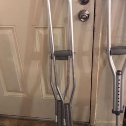 Adult crutches 5 foot 2 to 5 foot 10. Brand new