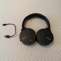 Sony over ear Wireless Headphones 