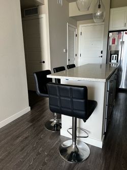 4 Adjustable Swivel Barstools