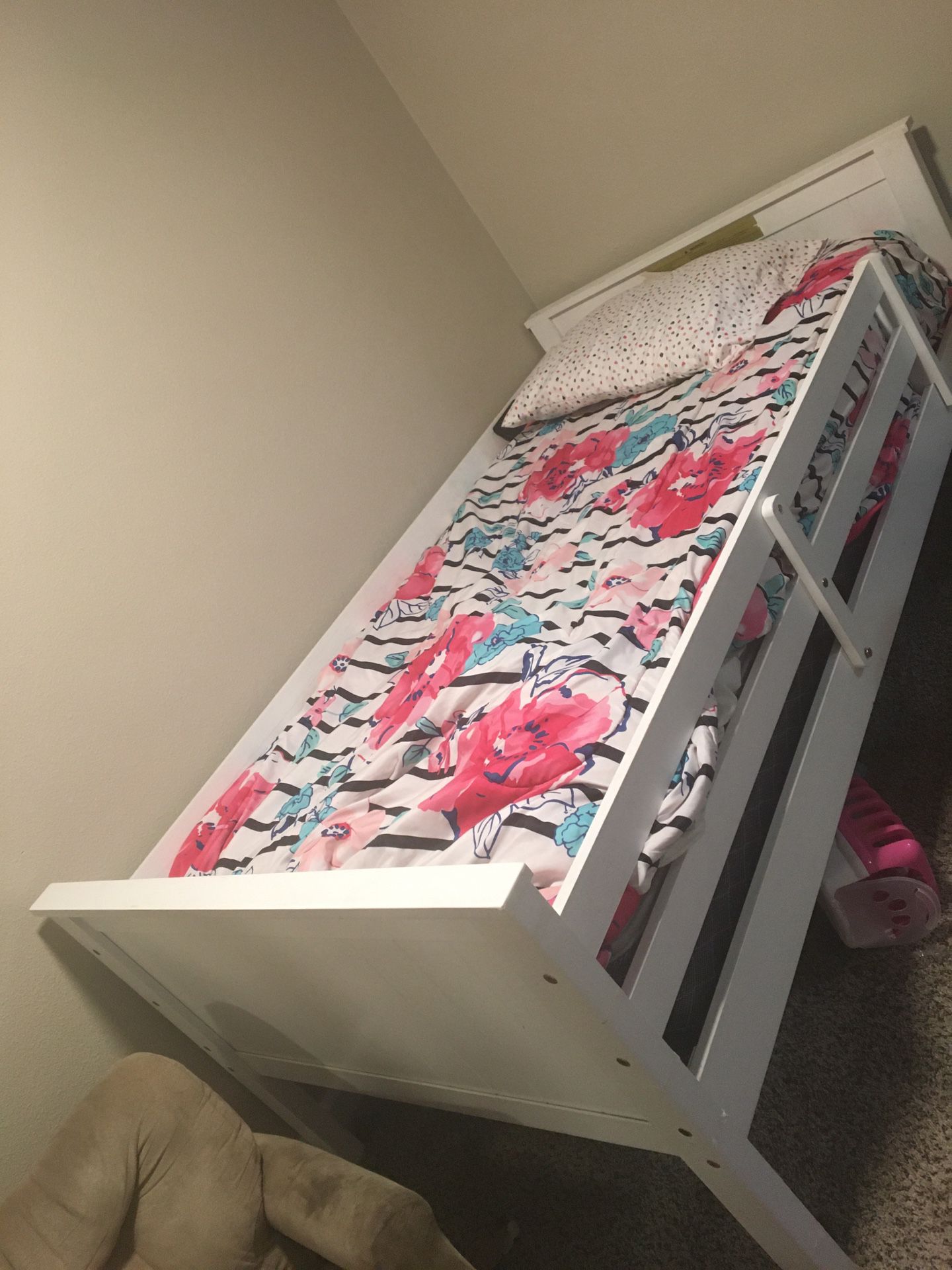 Twin bed with rails & mattress