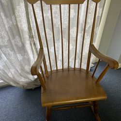 Vintage Colonial Style Maple Rocking Chair 