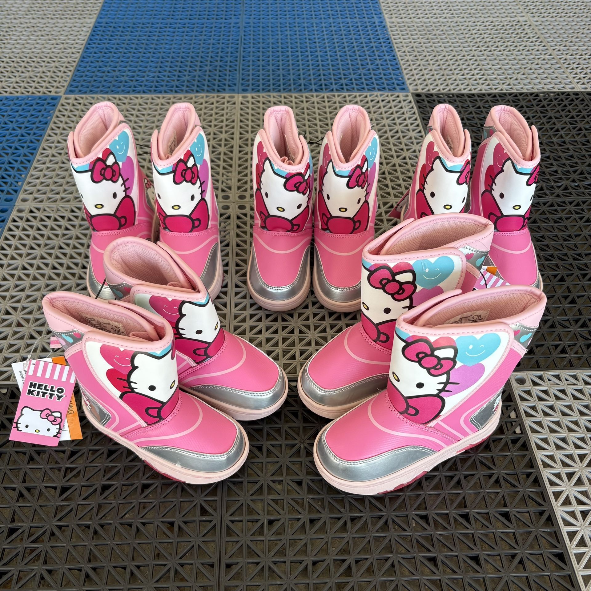 NEW Hello Kitty Snow Boots - Light Up
