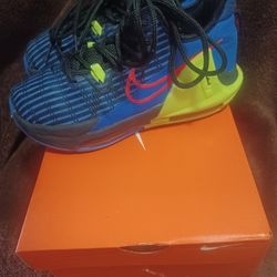Nike lebron witness 6 volt racer blue size 4.5y