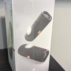 Brand New JBL Flip 5 Speaker