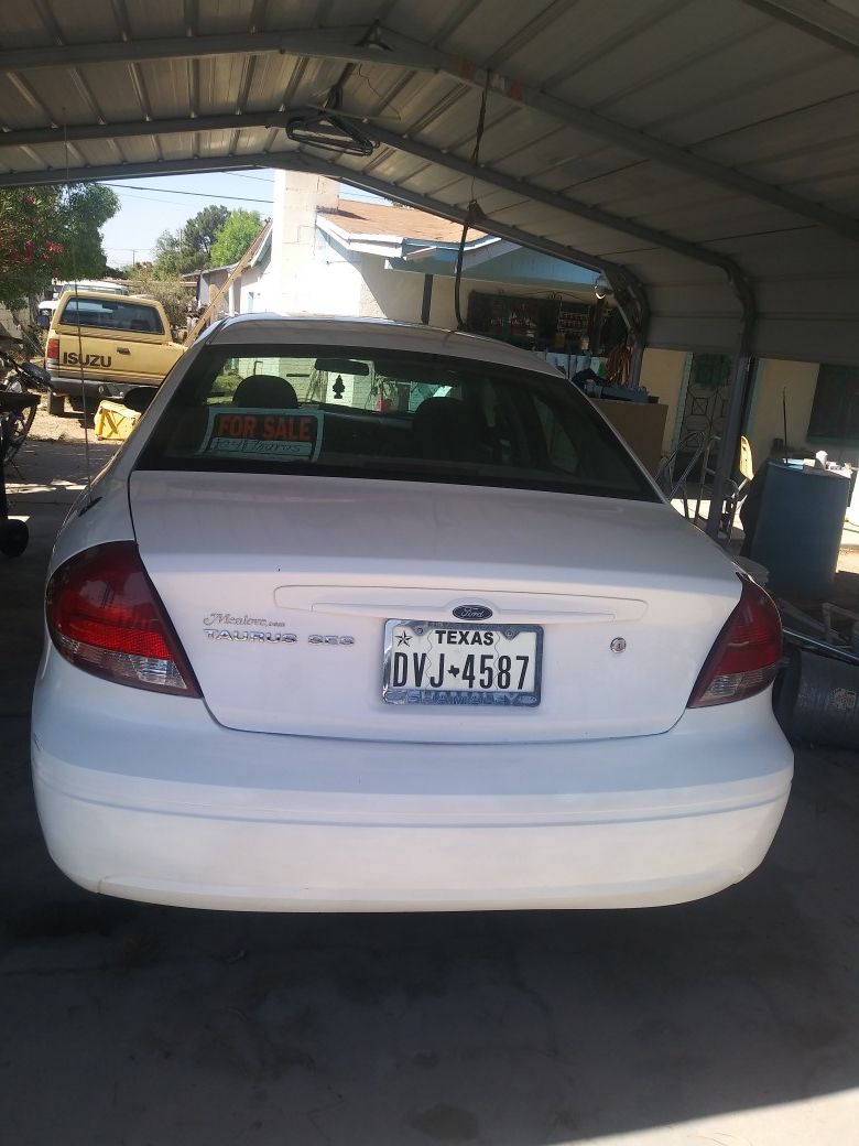 2004 Ford Taurus
