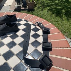 Dive belt with weights.