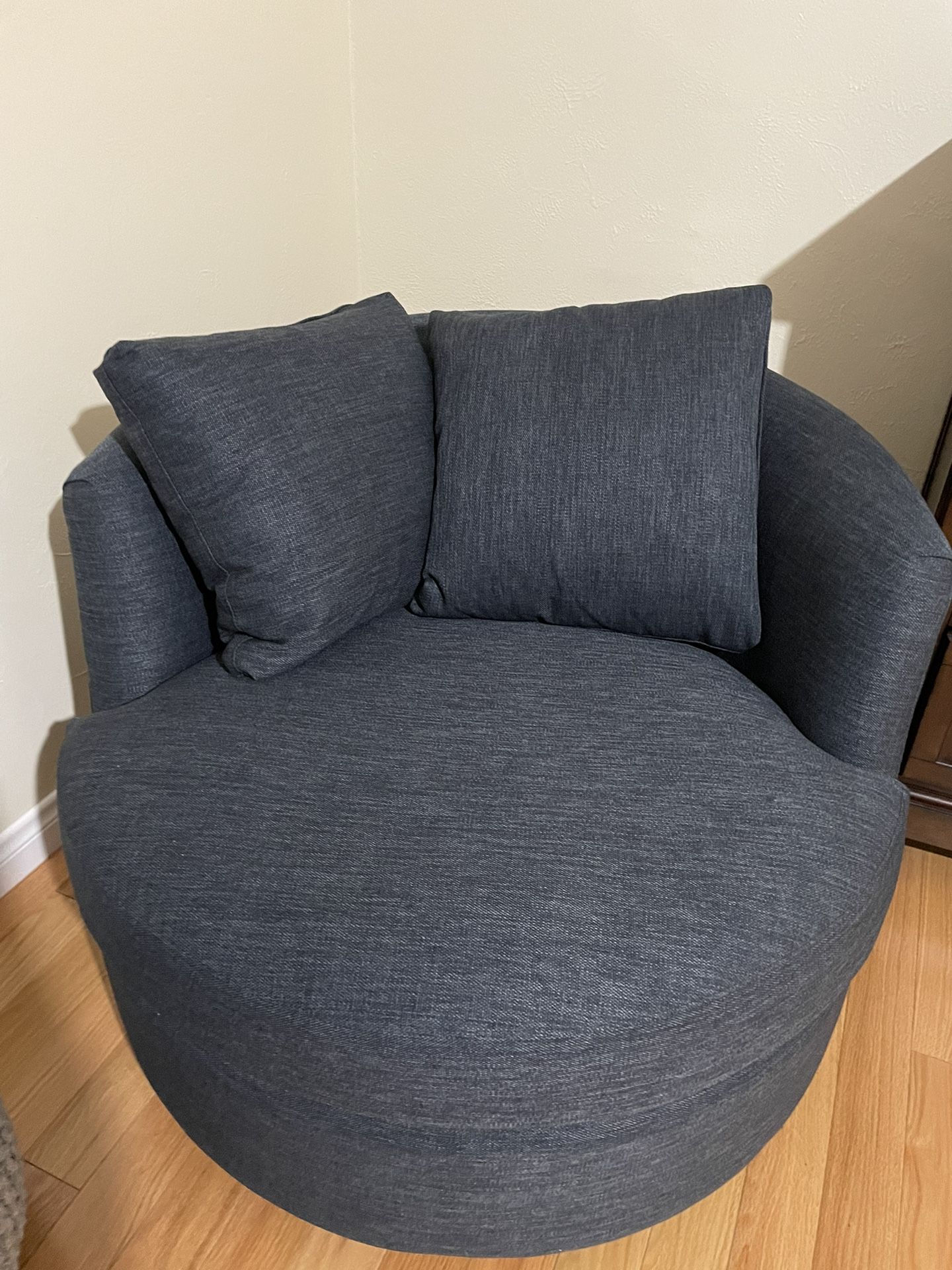 Tillie Swivel Chair