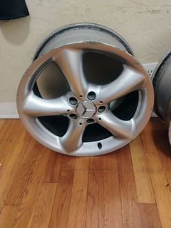 4 Mercedes Benz stock rims off 2005 320 clk