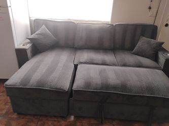 USB port convertible sectional with cup holders