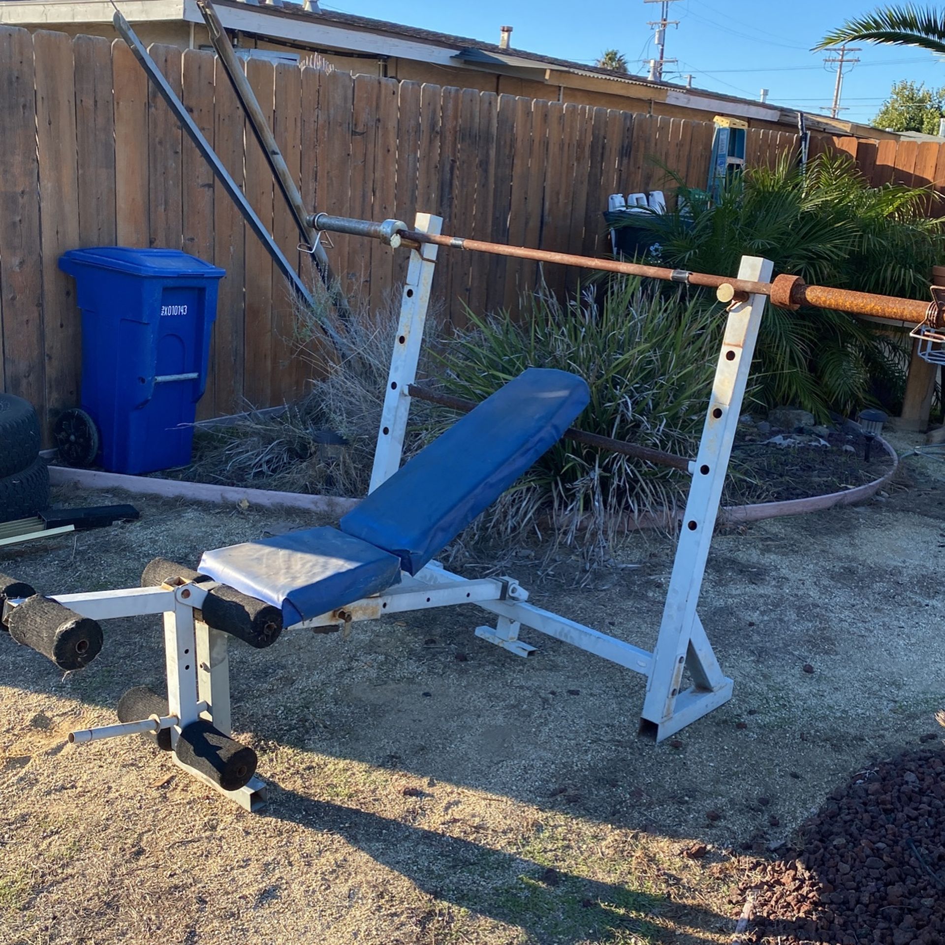 Weight Bench And Bar With Clips for Sale in Chula Vista, CA OfferUp