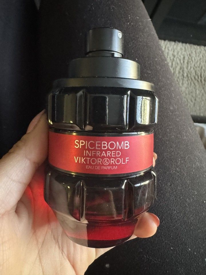 Viktor&Rolf Spicebomb Infrared perfume