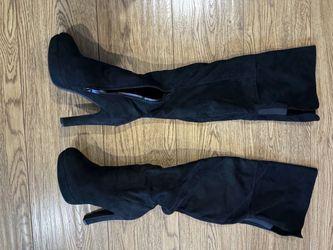 Several pairs of shoes