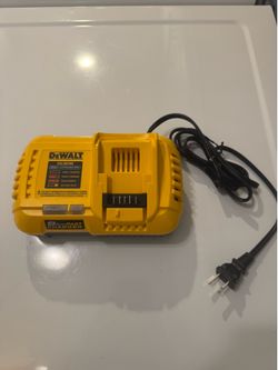 DEWALT 20/60 flex -Volt FAST Charger 8 Ah Lithium-ion new 2025