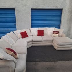 Comfortable Huge Sectional Couch 🛋 Very Nice 🛋 