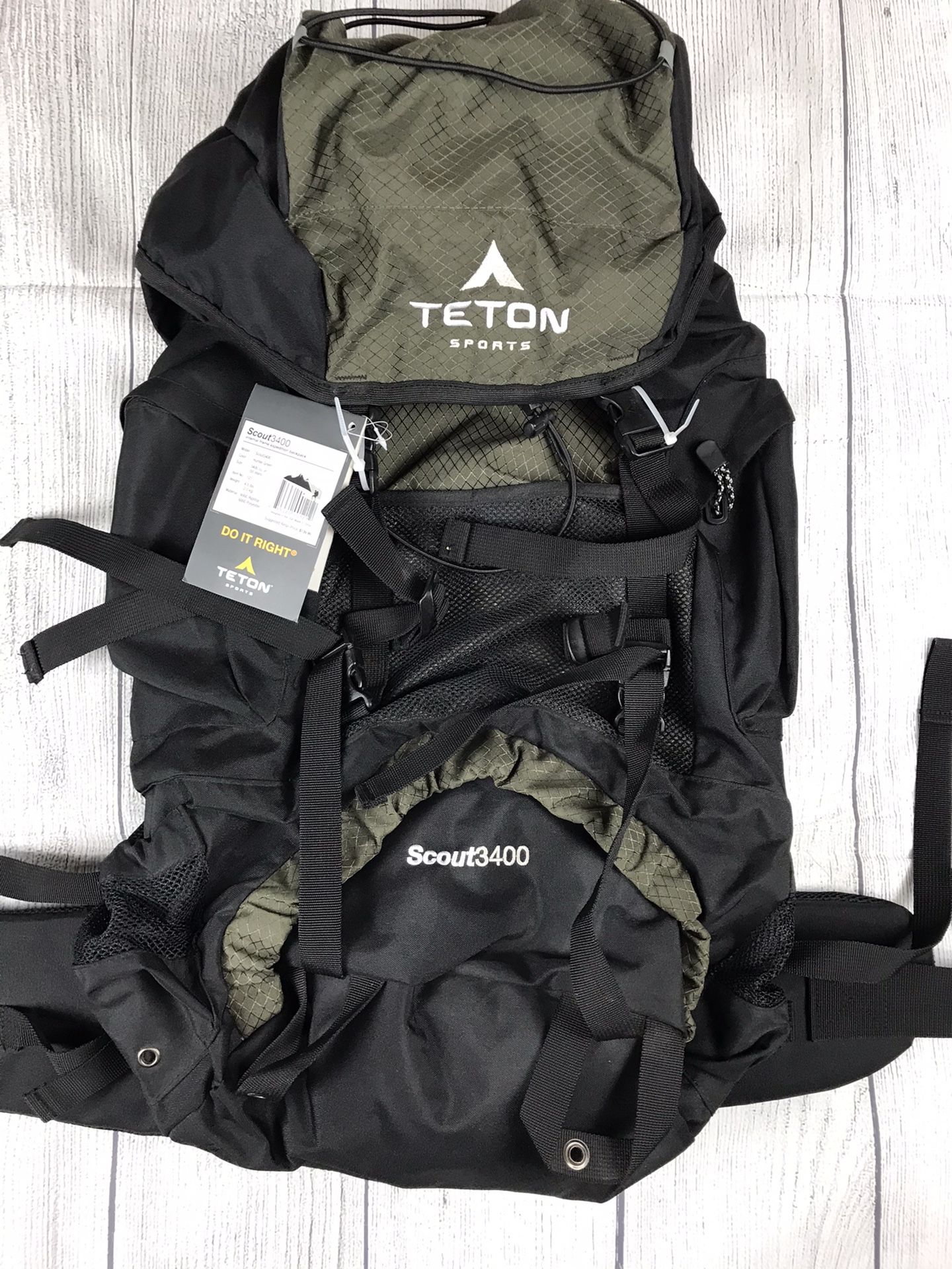NWT! Teton Sports 3400 hiking backpack