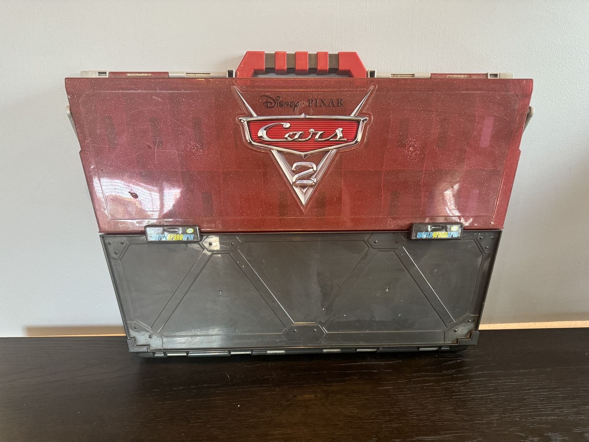 Disney Pixar Cars 2 Fan Stands Play N Display Case