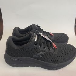 NEW Skechers Arch Fit Shoe, Size 8