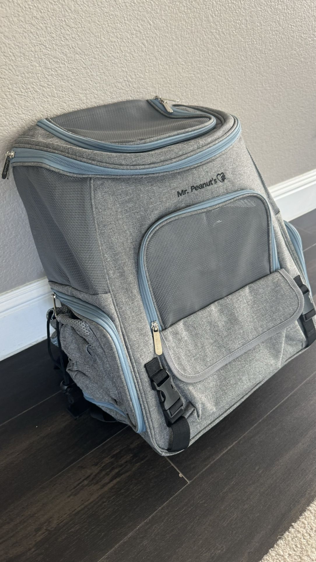 Brandnew Pet Carrier Bag Cat & Dog Retail Value $149 + Tax