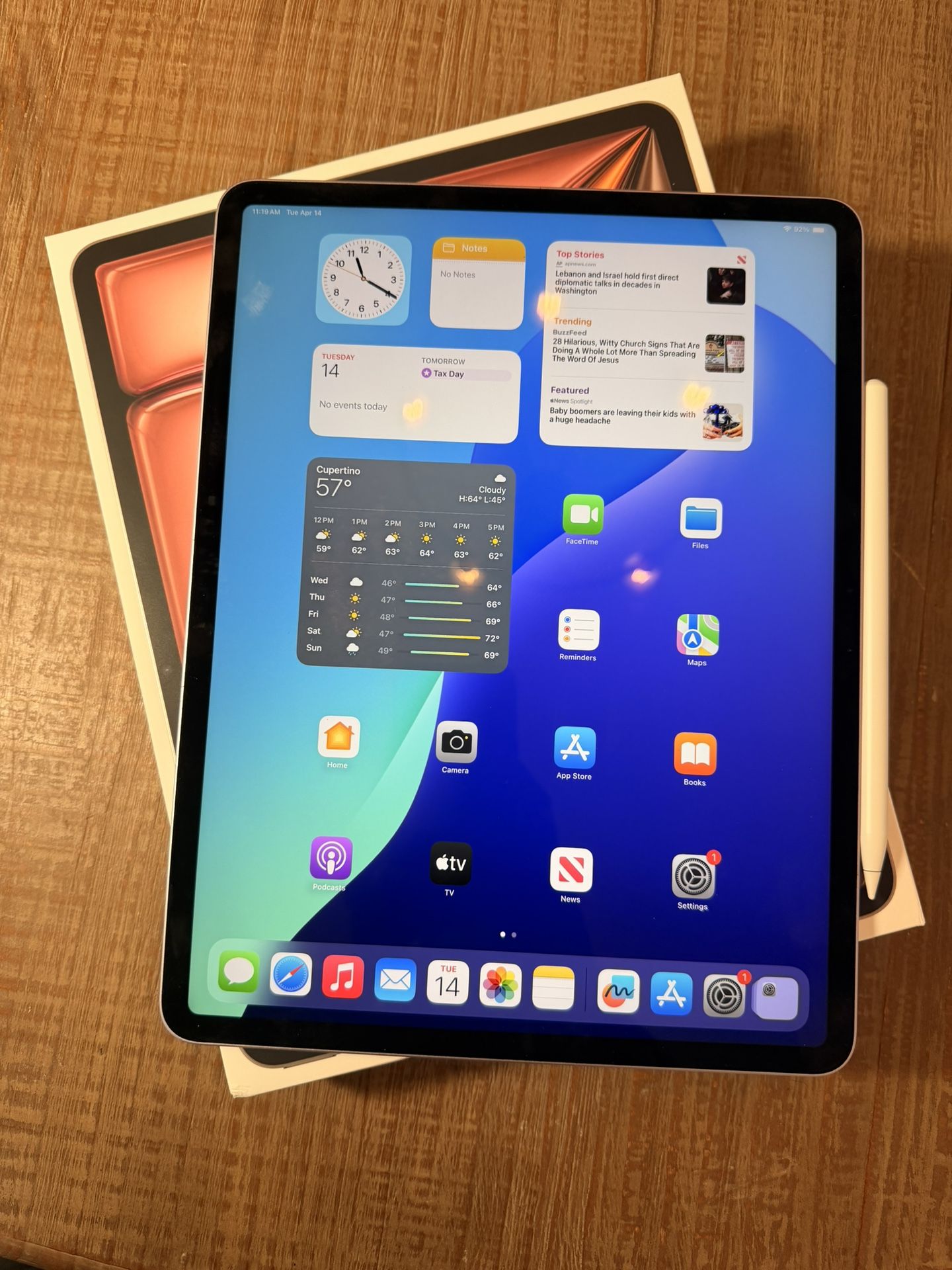 Like New M2 13” iPad Air 256GB w/ Pencil And Warranty