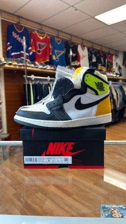 New Jordan 1 Volt size 9