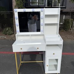 Hollywood Style Lighted Vanity Desk w/ Shelves & USB Outlet – Excellent Condition