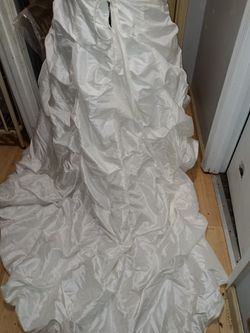 Gorgeous White Ball gown Style Wedding Dress With Silver Embroidery On Fitted Heart Shape Top ,1Owner Ex Cond Thumbnail