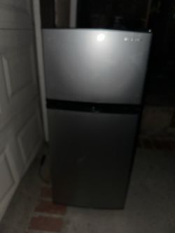 Insignia 4.3 Cu. Ft. Mini Refrigerator With Freezer Stainless Steel