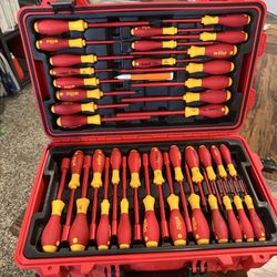 Master Electrician's 1000-Volt Insulated Tools Set In Rolling Hard Case (80-Piece)
