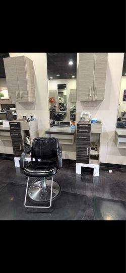 Salon hydraulic styling chair- Like New