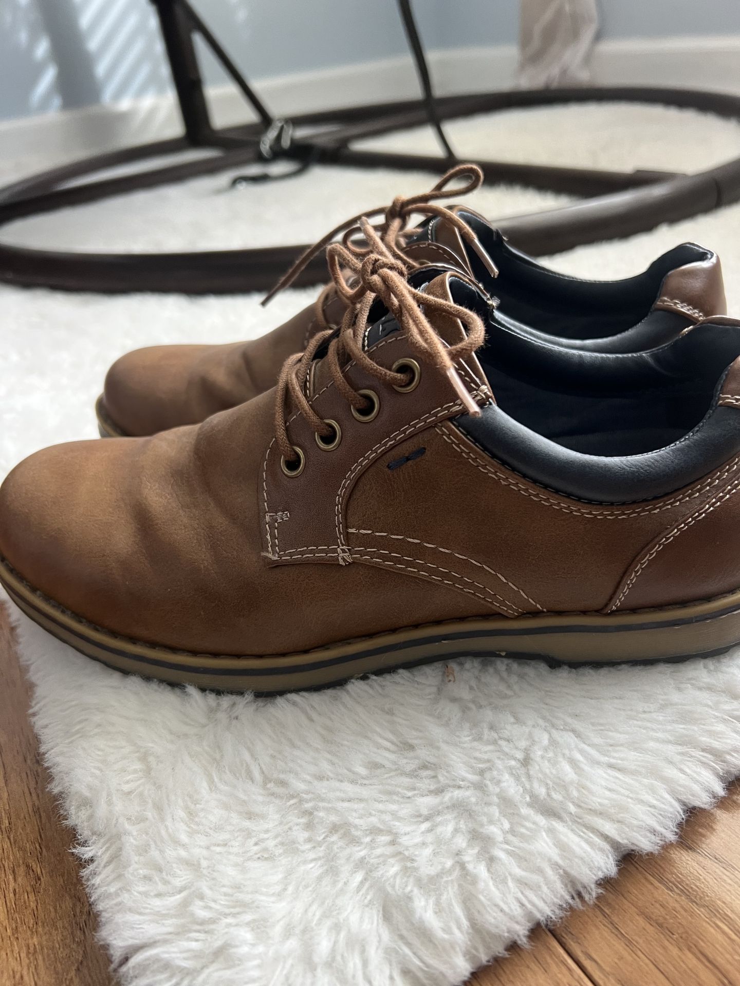 Size-9 IZOD men shoes