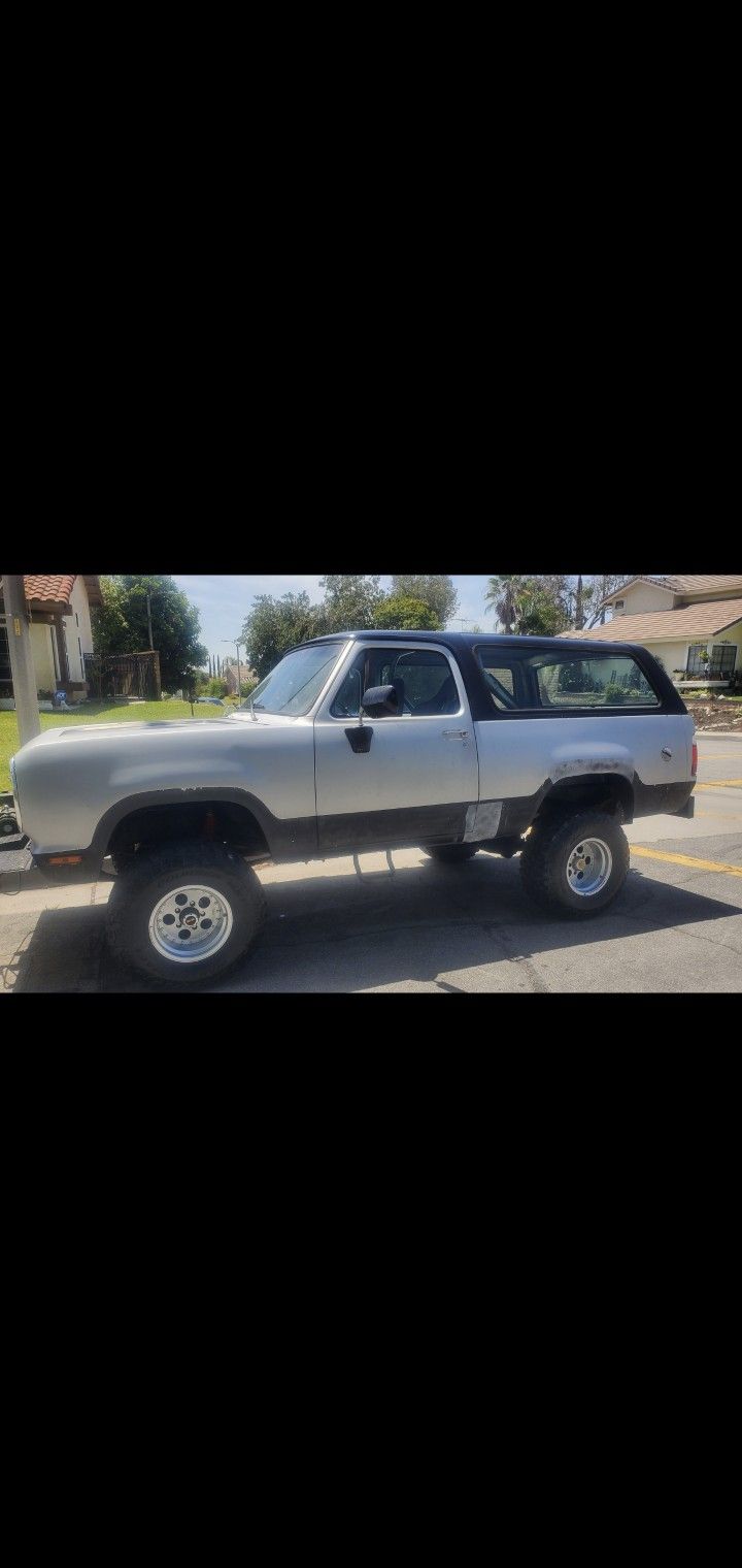 1977 Dodge Ram 4X4.